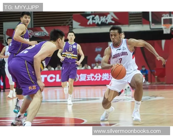 广州篮球队在邀请赛中的默契配合与战术执行分析